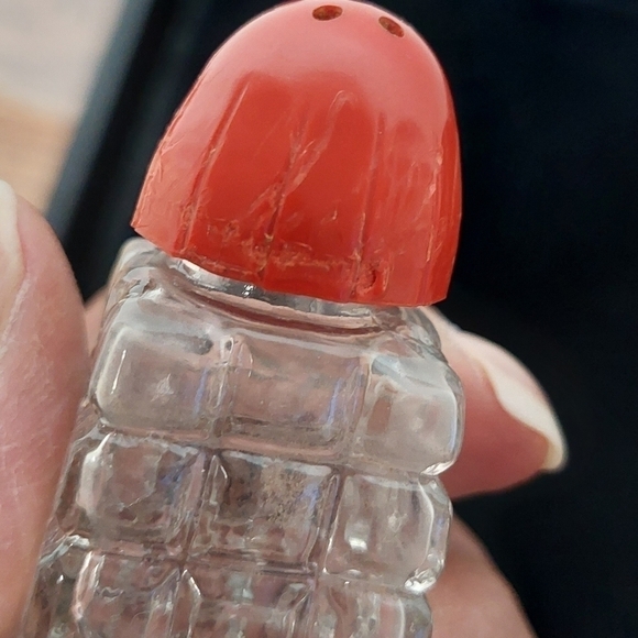 Vintage* 40s  Cut Crystal Salt and Pepoer Shakers - Picture 5 of 8